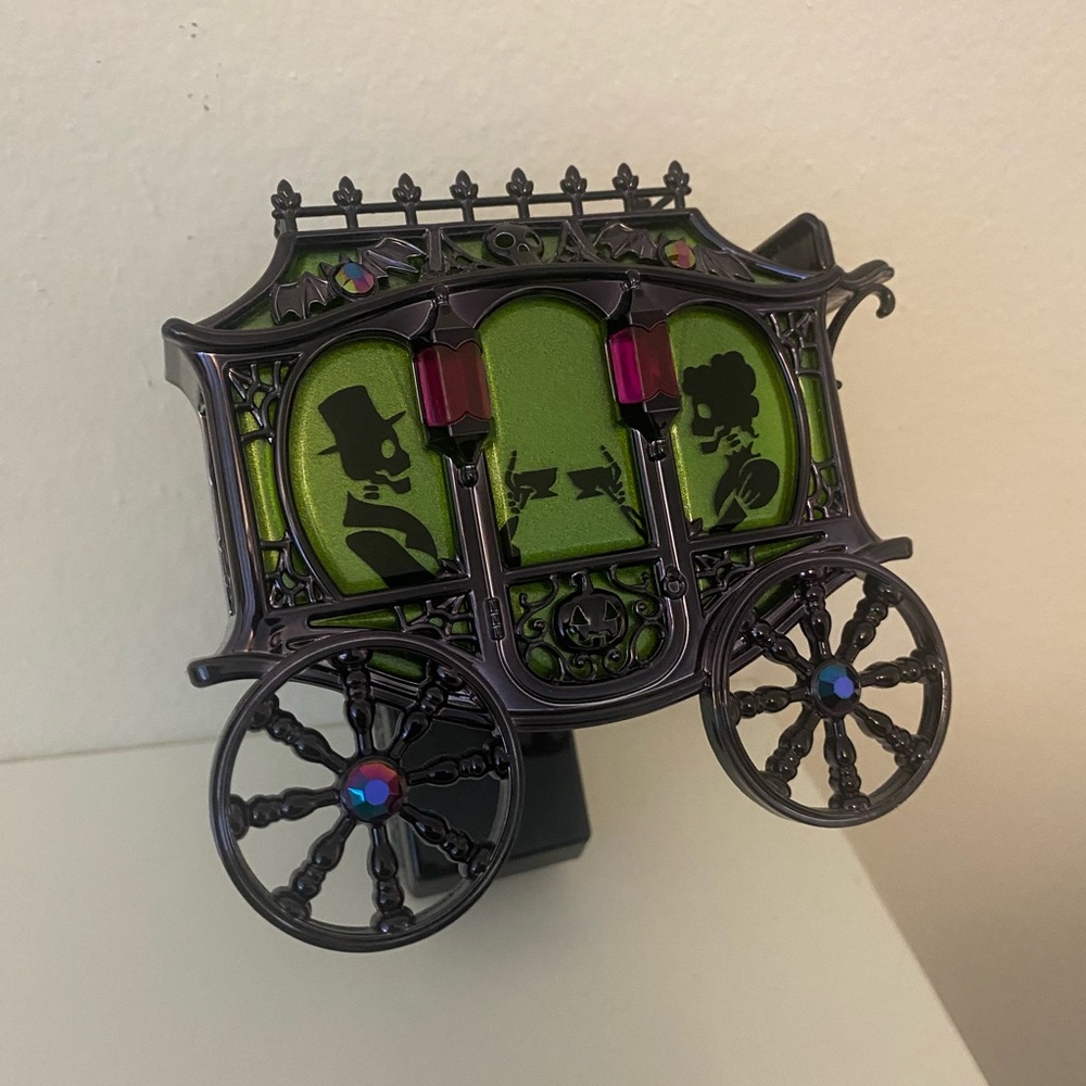 Bath & Body Works Halloween Skeleton Couple Goth Carriage Wallflower Plug